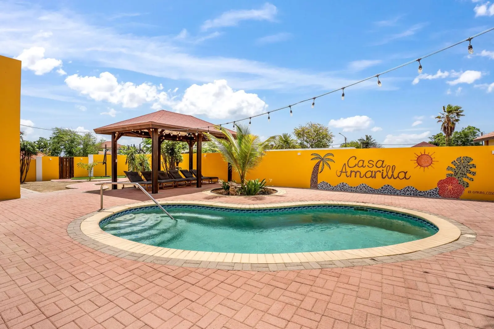 NEW 4BD 3BA - Casa Amarilla - 8min from the beach