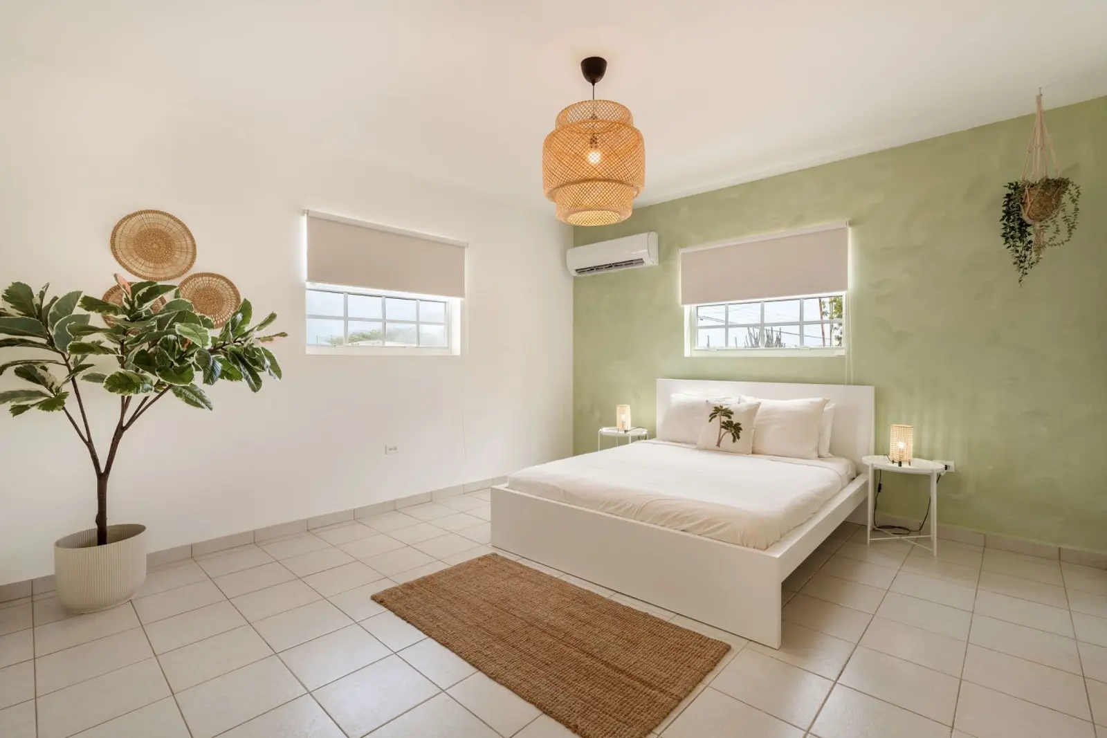 NEW 4BD 3BA - Casa Amarilla - 8min from the beach photo 2