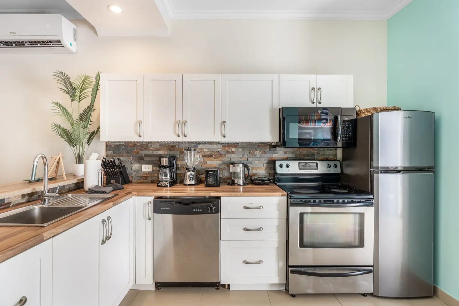 NEW 2BR <5 min to Eagle Beach - Turquoise Breeze Aruba X Signature Stays Aruba photo 3