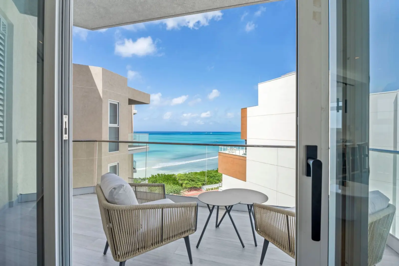 Ocean Vista – Elegant New Condo by Eagle Beach