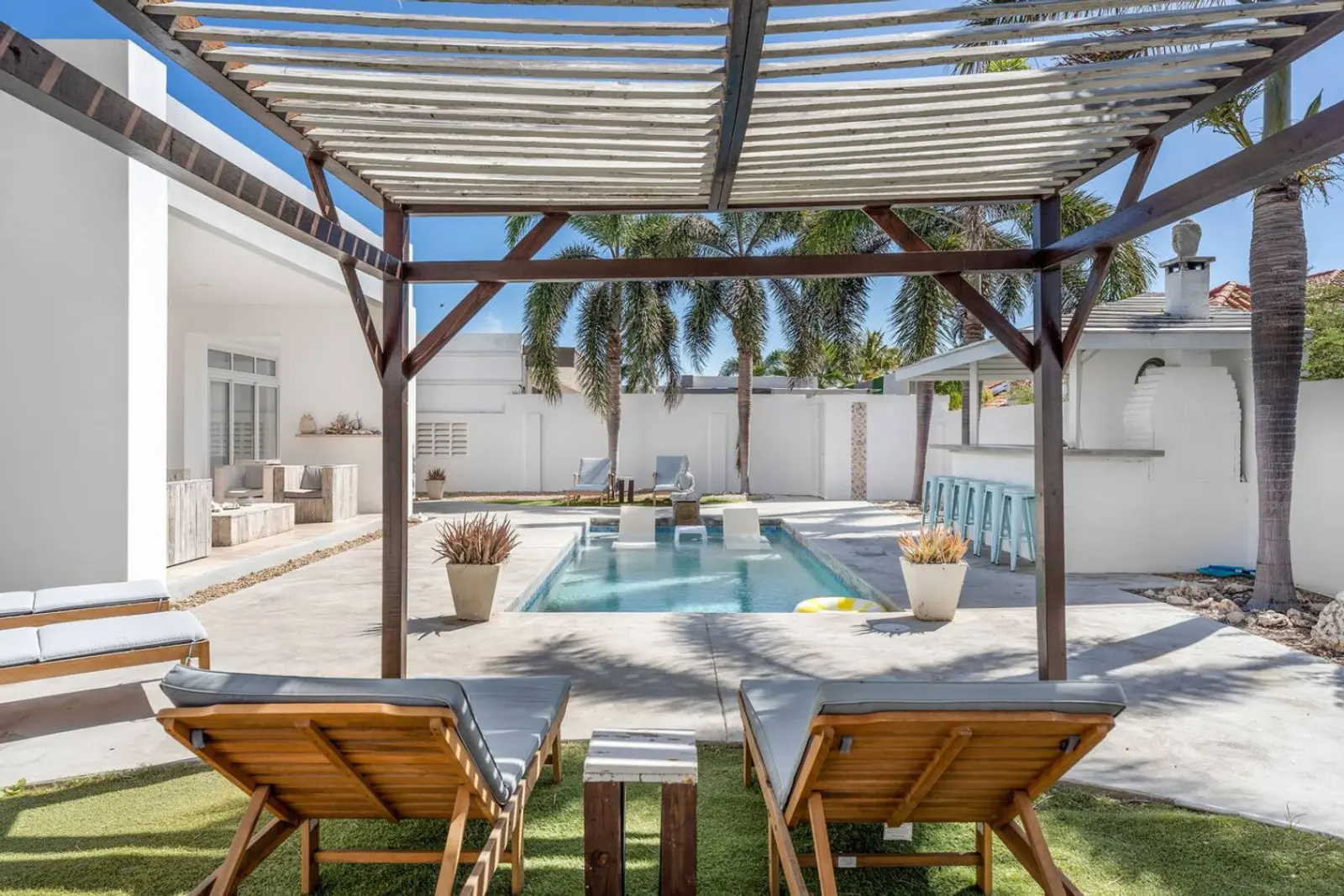 Ruby Villa with Rooftop photo 3