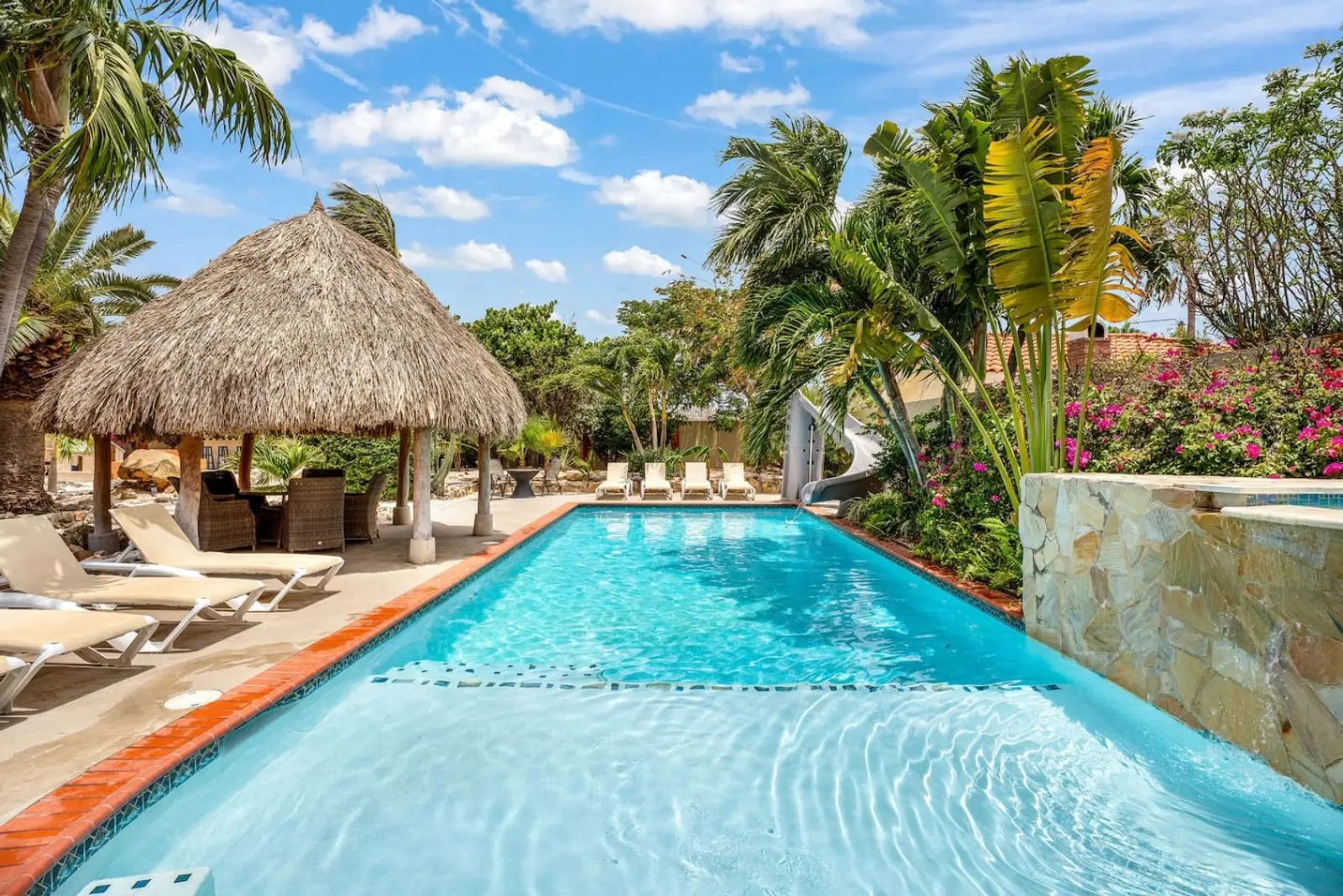 Villa Nirvana 6BR Private Family, Pool & Bar Villa